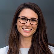 Amelie Garcia steht bei allen Fragen rund um eine Berufsunfähigkeitsversicherung zur Seite